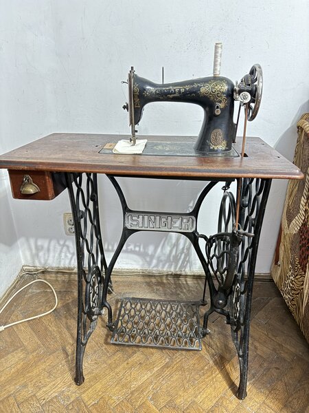 Masina de cusut Singer